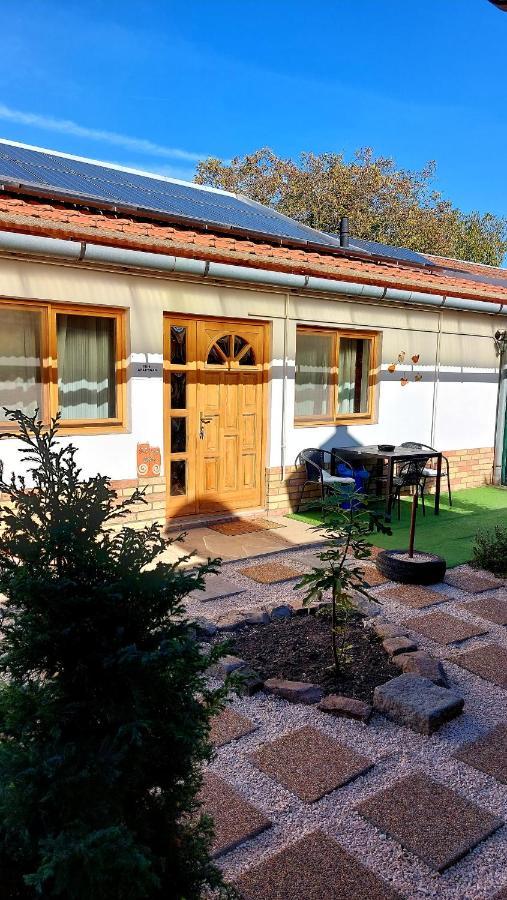Mandula Apartman Szeged Exterior foto